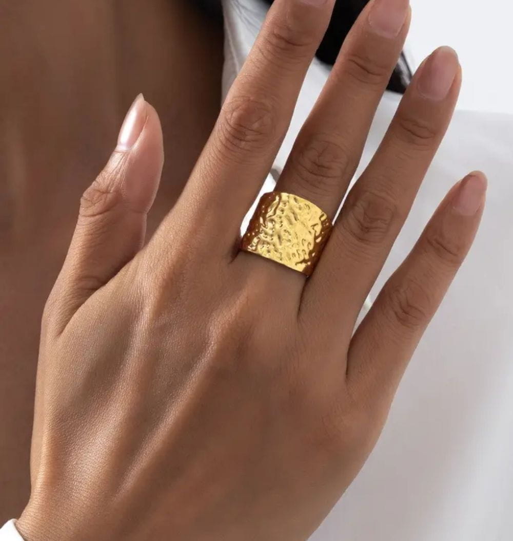 Anillo Martillado Dorado - Imagen 4