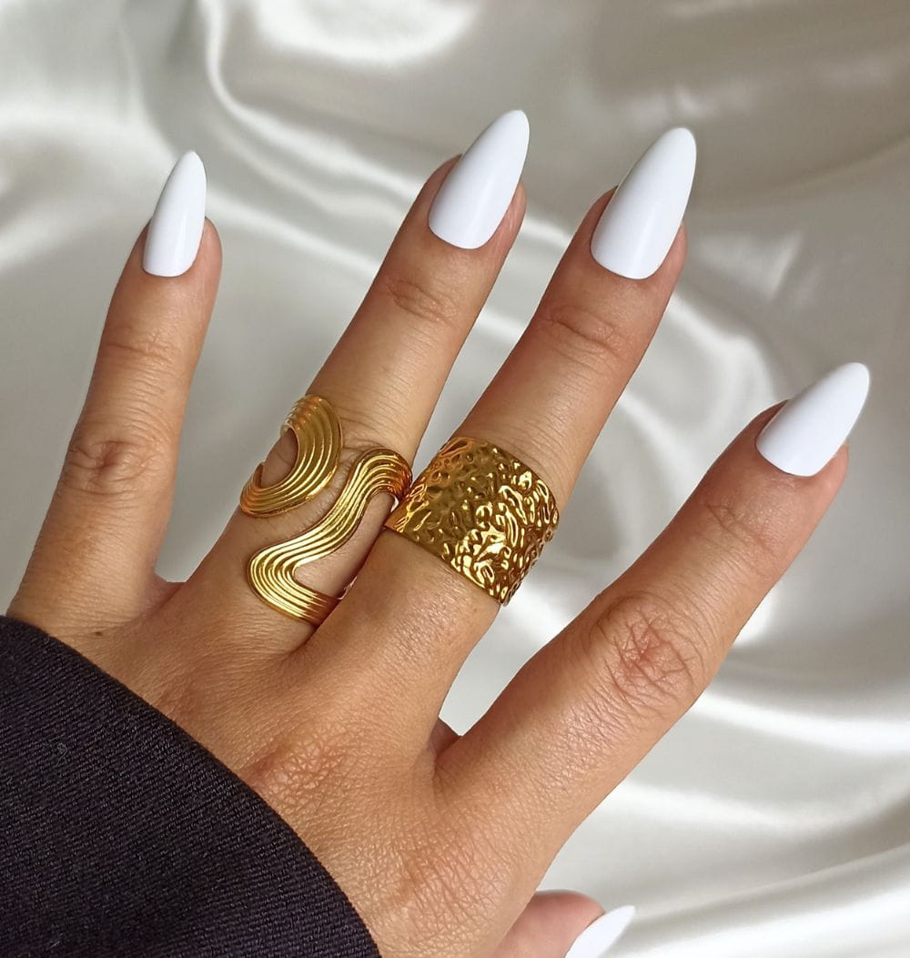 Anillo Martillado Dorado - Imagen 2