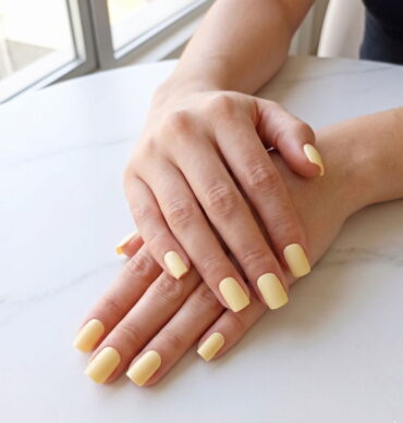 Press-On Nails Pastel Amarillo