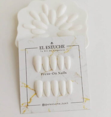 Press-On Nails Blancas Almendradas
